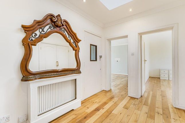 3, Hanger Court, Hanger Green, London photo 3