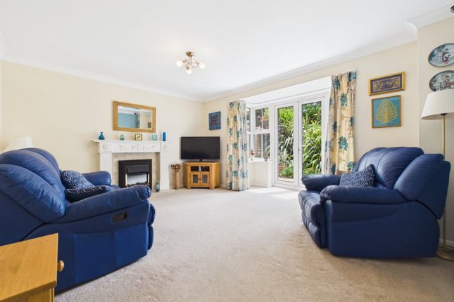 35, Bedgebury Close, Rochester photo 2