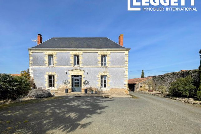 Villa for sale in Louzy, Deux-Sèvres, Nouvelle-Aquitaine