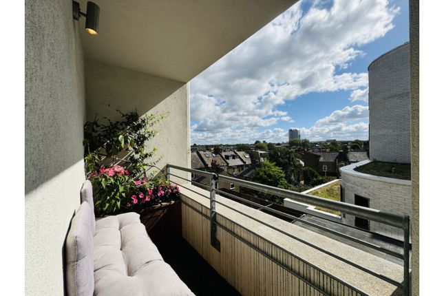 Flat 10 2, Clement Avenue, London photo 3