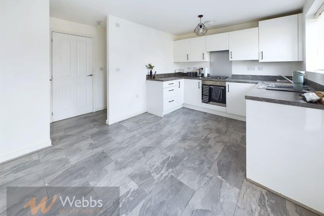 11, Goscote Lodge Crescent, Walsall photo 4