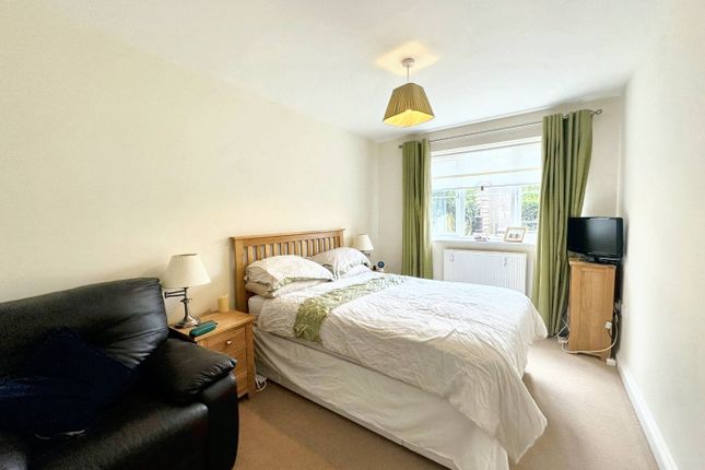 Flat for sale in The Wharf, Weedon