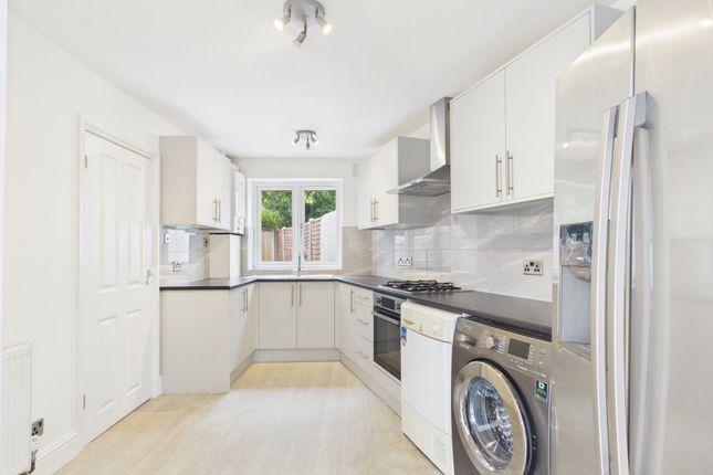 227, Fernside Avenue, Feltham photo 4