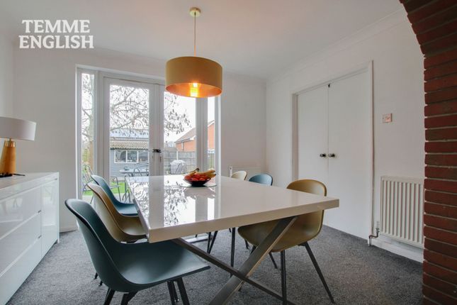 18 Roseberry Avenue, Basildon photo 4