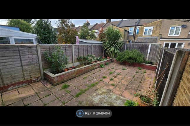 Tweedmouth Road, London photo 3
