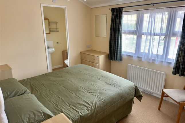 Tulip Lodge, Penrhos Park Lodges, Meifod photo 5