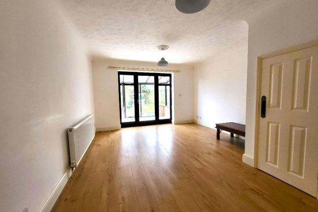 5, Bloomsbury Way, Ashford photo 2