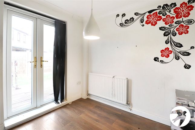 4, Courtland Grove, London photo 5