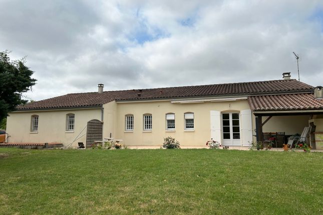 Thumbnail Detached house for sale in Saint-Jean-D'angely, Poitou-Charentes, 17400, France