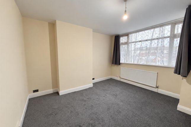Raynor Close, Southall photo 3