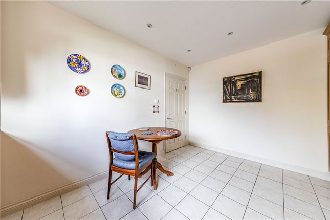 High Road, West Byfleet photo 4
