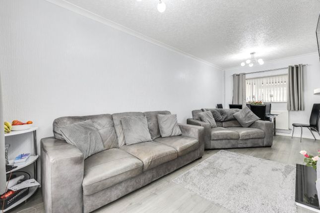 161, Heights Drive, West Yorkshire photo 2
