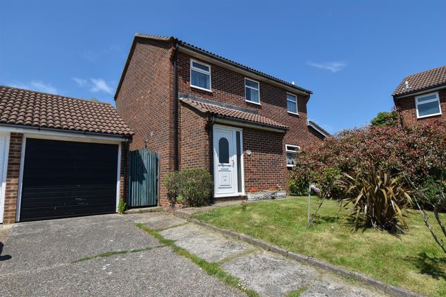 Thumbnail Detached house for sale in Hillyglen Close, Hastings