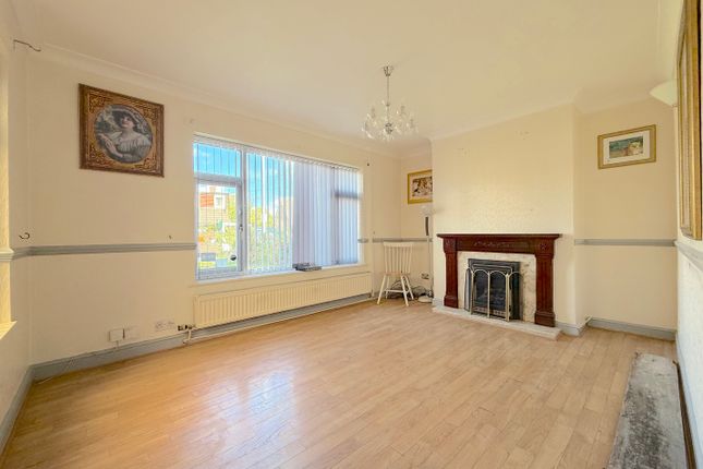 6, Friesland Drive, Wolverhampton photo 2