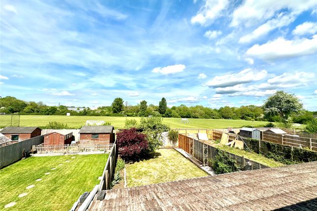 19, Queensfield, Swindon photo 2