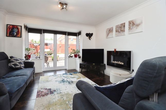 29, Buttercup Close, CORBY photo 2