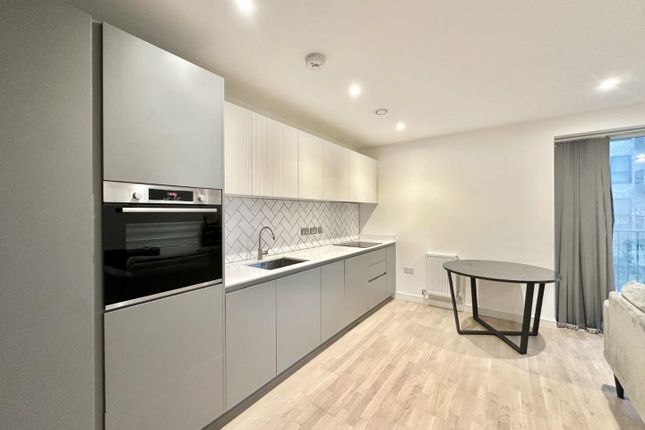 Flat 11 Watson House, 4 Greenleaf Walk, Southall photo 4