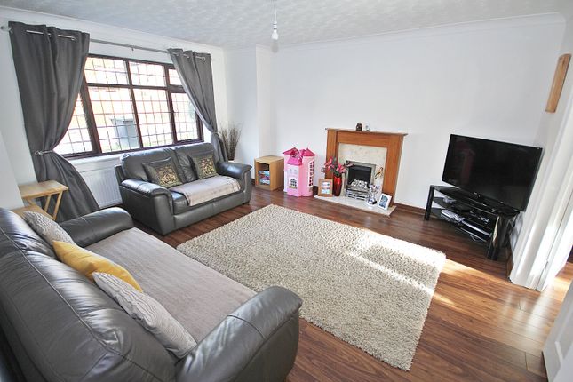 2, Astwood Drive, Bedford photo 2