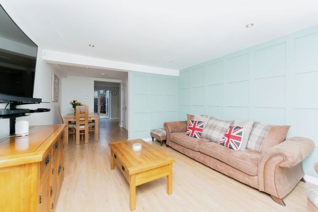 Terraced house for sale in 51 Chiltern View Road, Uxbridge
