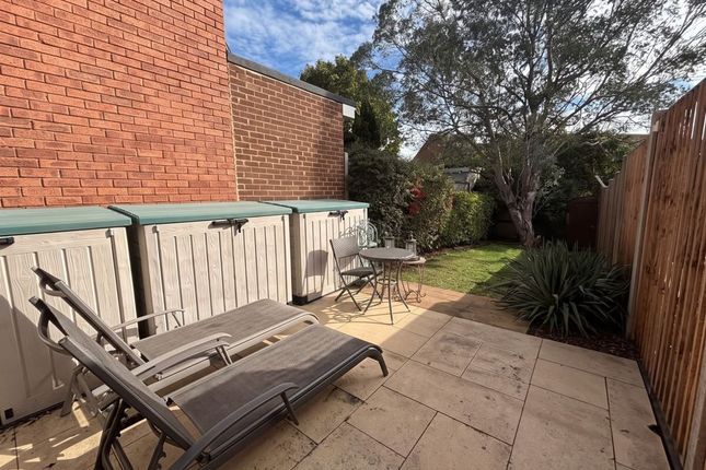 138, Firs Avenue, London photo 3