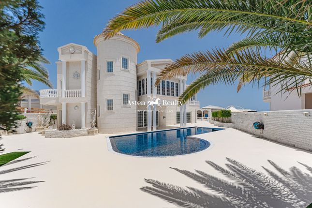 Villa for sale in Golf Costa Adeje, La Caleta, Santa Cruz Tenerife
