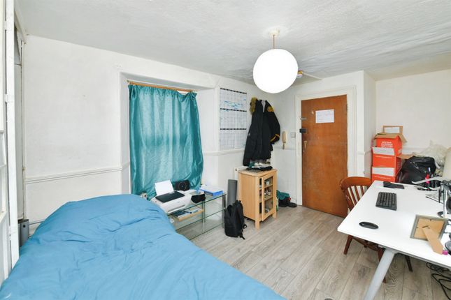 Flat 4, 11, Victoria Place, Plymouth photo 3