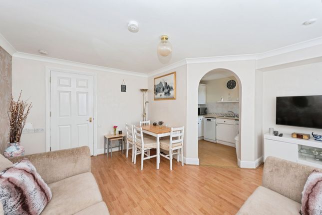 31, Kingfisher Court (Isleworth), Isleworth photo 3