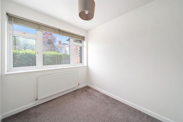 Flat 1 Trinity Court. 95, Trinity Road, Wimbledon photo 3