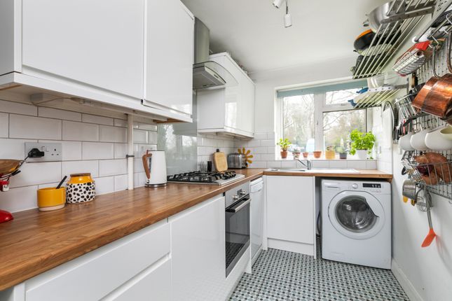 Maisonette to rent in Langton Close, Winchester
