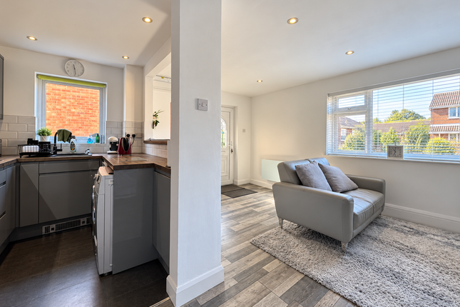 22, Maple Avenue, Leicester photo 4
