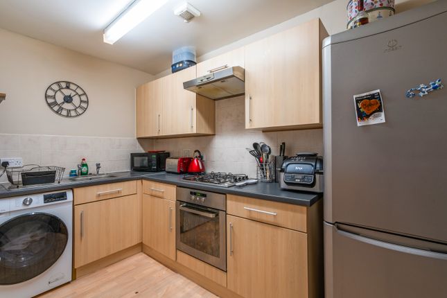 Flat for sale in Old Dairy Close, Fleet