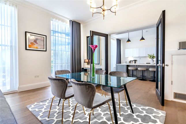 Flat 1, 64, Lincoln's Inn Fields, London photo 3