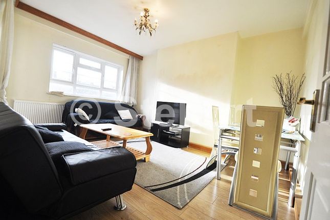 Flat to rent in Linale House, Murray Grove