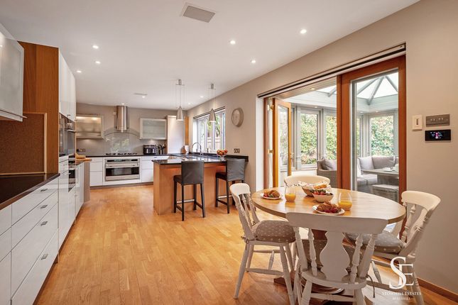 Kitchen Breakfast Area
