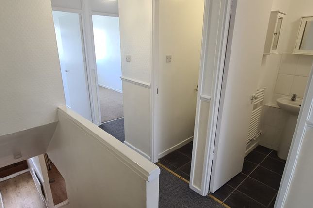 Flat to rent in Belvoir Close, London