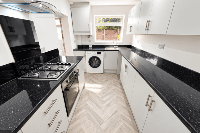215 Wilbraham Road, Fallowfield, Manchester photo 3