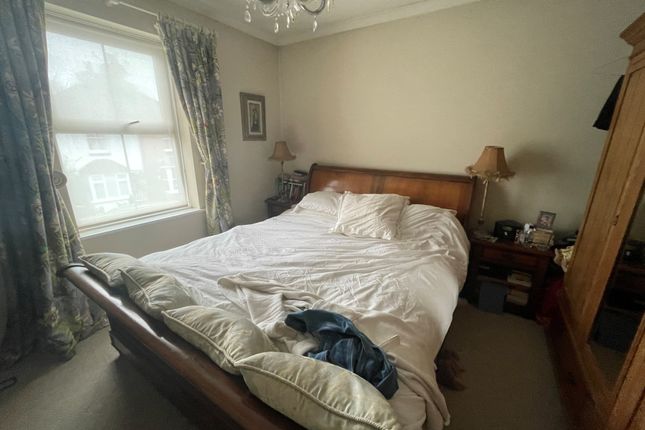 16, George Road, Farncombe photo 5