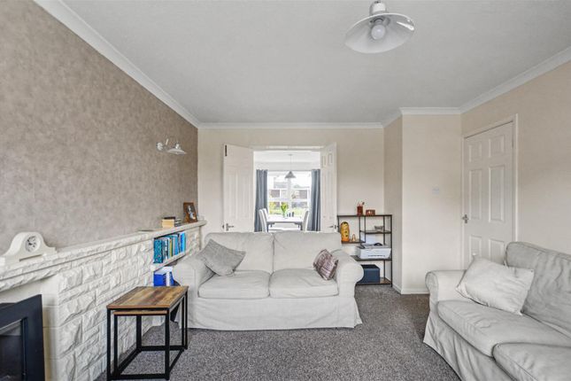13, Caversham Way, Derbyshire photo 4