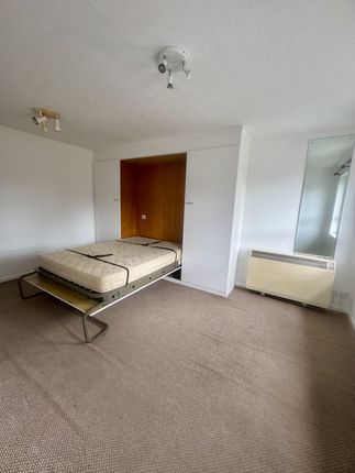 33 Bridgestone Drive, Bourne End photo 4
