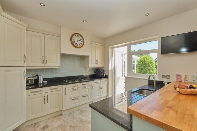 2, Chyngton Gardens, Seaford photo 4