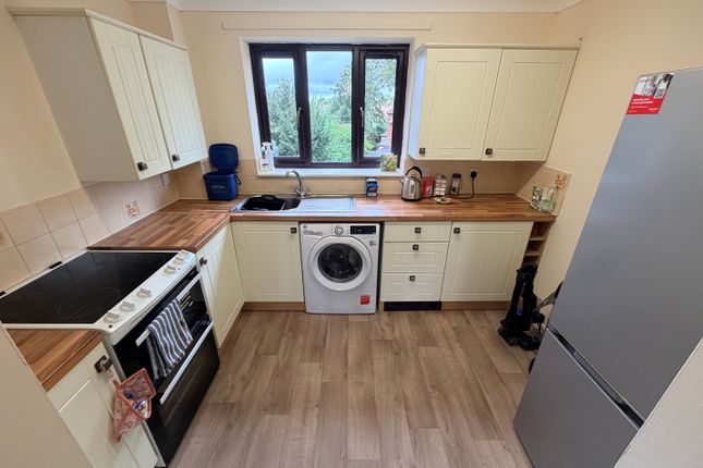 11 Breckland Court, Pike Lane, THETFORD photo 2