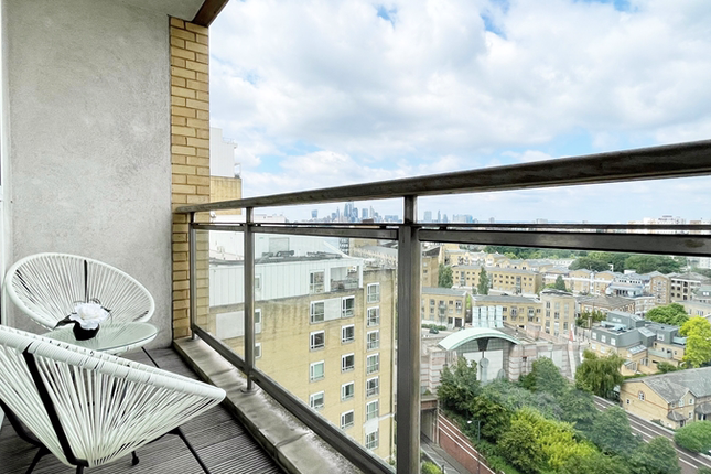 Flat to rent in Westferry Road, Canary Wharf, London