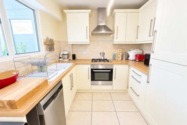 8, Spring Close, Eastbourne photo 4