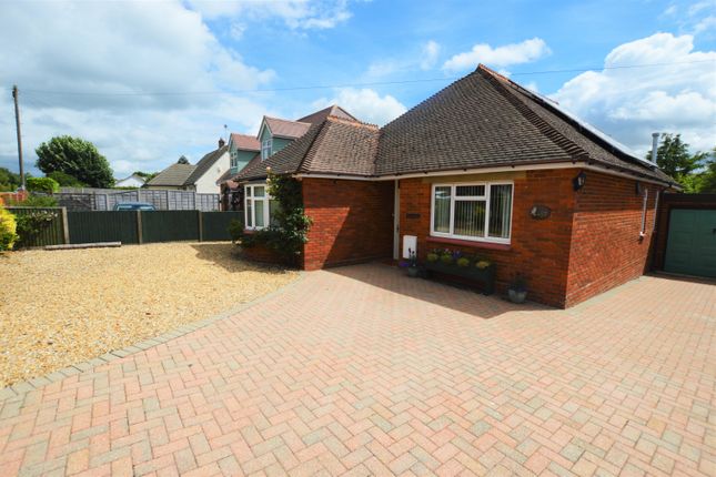 4 bed detached bungalow for sale in New Road, Clanfield PO8