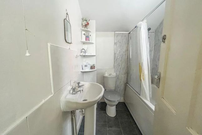 26, Broxtowe Street, Nottingham photo 2