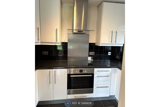 Flat to rent in Snaresbrook, London