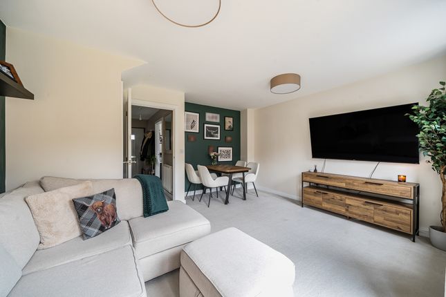 2, Vesta Close, Swindon photo 4