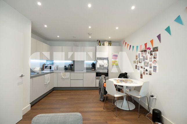 10 Wagtail Court, London photo 5