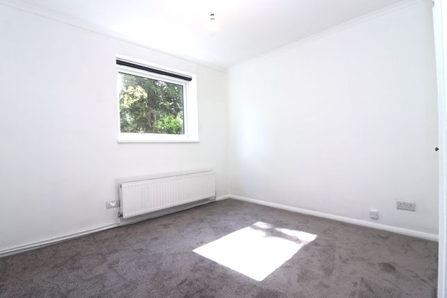 Flat to rent in Crescent Road, Kingston Upon Thames, Surrey
