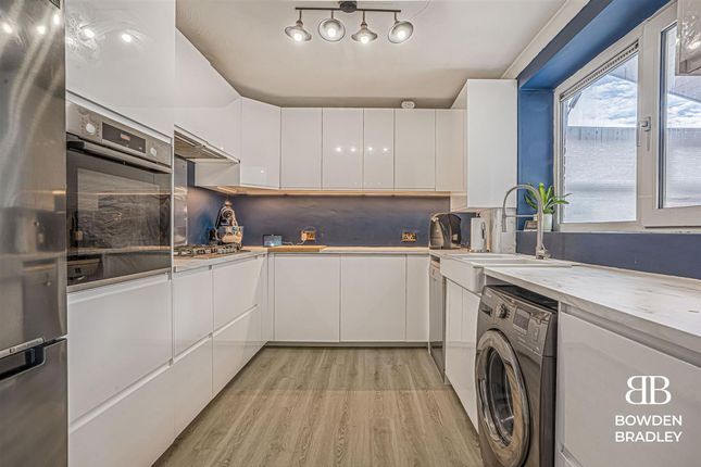 250 Manford Way, Chigwell photo 2